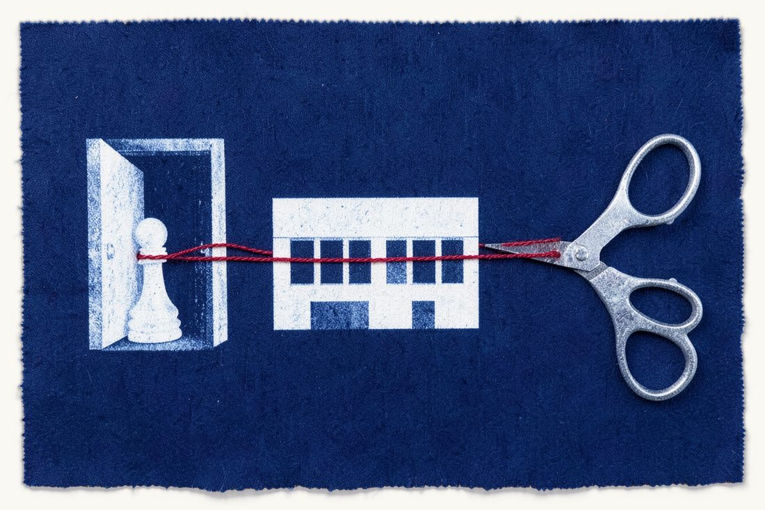 Retrait et exclusion d'un associé d'une SARL turque: un immeuble de bureaux, un pion qui sort par une porte entrouverte au bout d'un fil rouge tendu et un autre pion détaché par des ciseaux ouverts, cyanotype